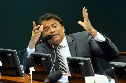 Ministro Nunes Marques negou liminar apresentada pela defesa do político paraense, que tentava suspender os efeitos da condenação eleitoral antes do prazo final para registro de candidaturas.
