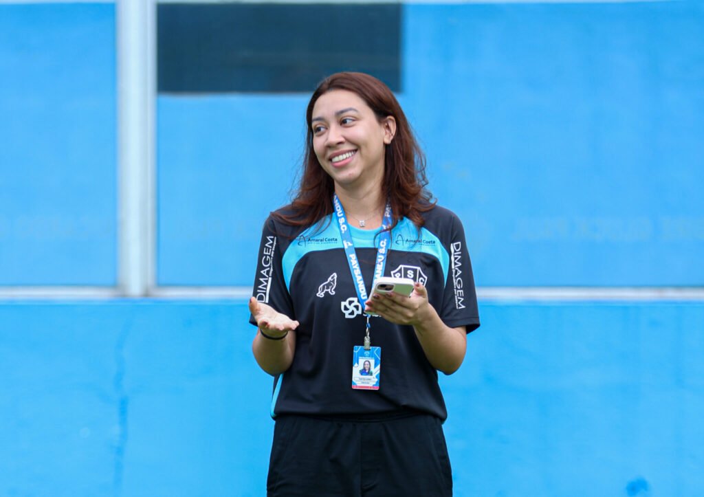 Psicóloga do Paysandu ganha destaque após elogios de Júnior Rocha