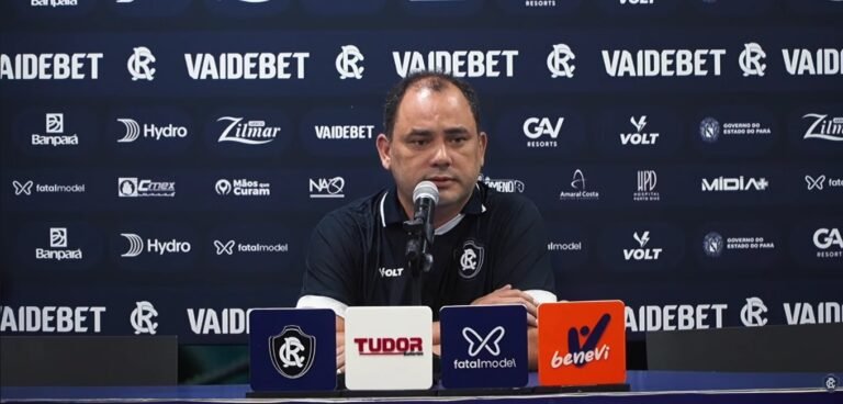 Glauber Gonçalves afirma que expulsão de jogador azulino foi decisiva para a derrota diante do Santos e volta a defender a profissionalização da arbitragem brasileira