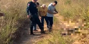 Corpo foi localizado às margens de uma vicinal, a cerca de 10 quilômetros da sede do município; Polícia Civil investiga o caso