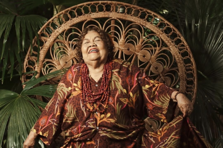 Na imagem em destaque, a cantora Dona Onete