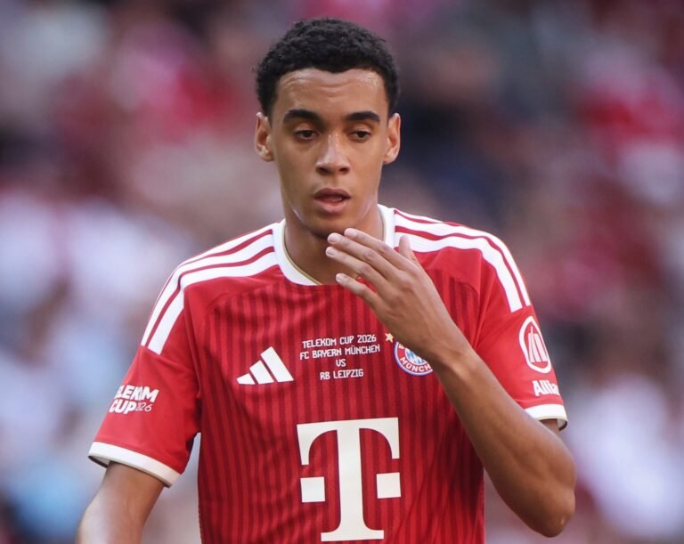 Musiala volta a passar mal em jogo do Bayern e revela motivo