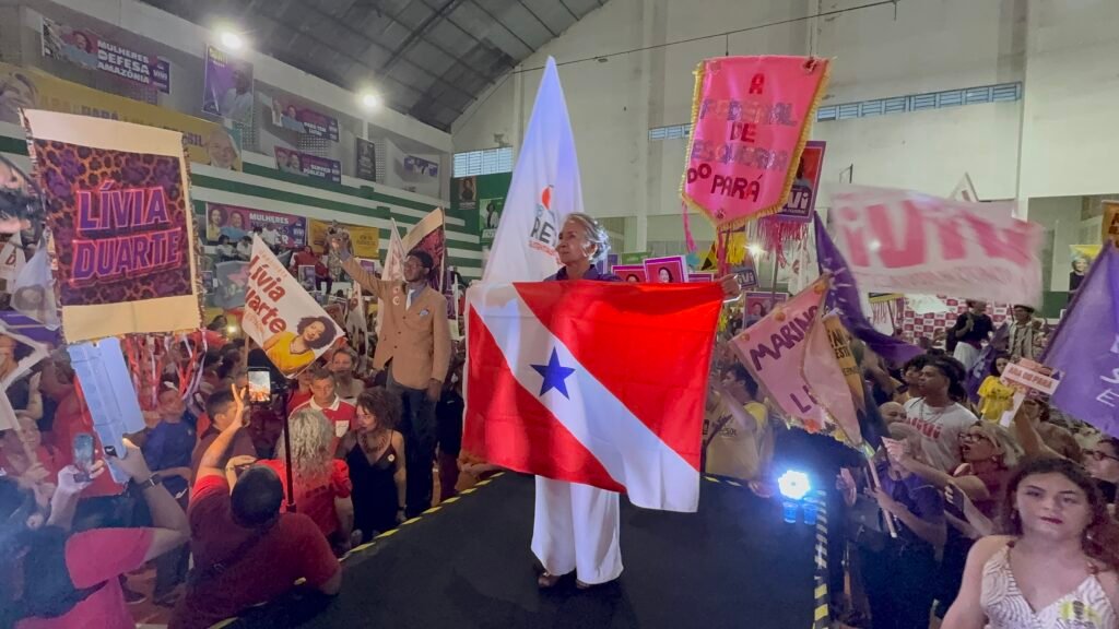 Araceli Lemos em convenção partidária