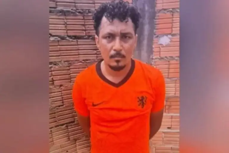 Na imagem em destaque, o suspeito após a prisão