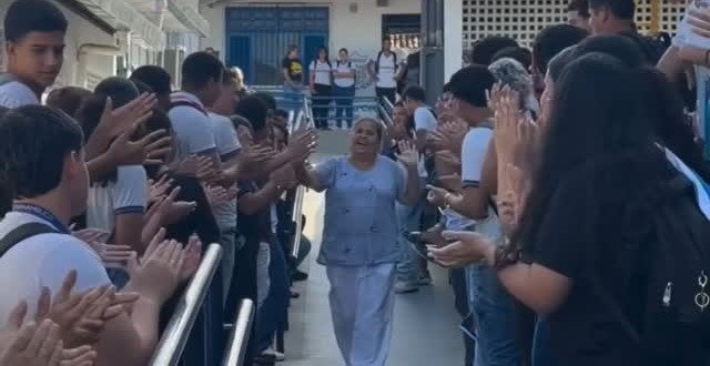 merendeira recebem homenagem escola