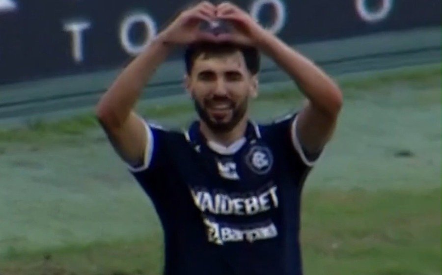 Taliari comemora gol contra o Bahia