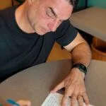 "Não poderei te dar um abraço": Flávio escreve carta a Bolsonaro no Dia dos Pais