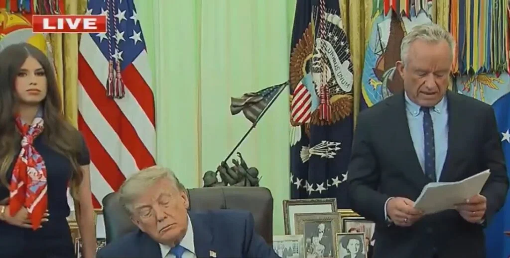 trump em anuncio de vacina