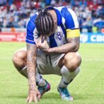 Marcinho manda recado após deixar jogo sentindo a panturrilha
