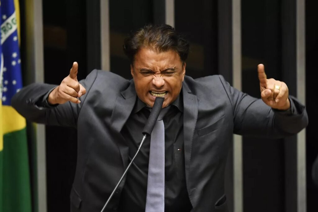 Ministro Ricardo Villas Bôas Cueva negou pedido de reconsideração apresentado pelo ex-deputado paraense, mantendo decisão que impede candidatura nas eleições de 2026