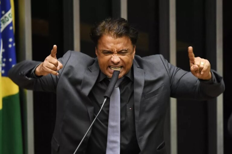 Ministro Ricardo Villas Bôas Cueva negou pedido de reconsideração apresentado pelo ex-deputado paraense, mantendo decisão que impede candidatura nas eleições de 2026