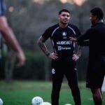 Pela 23ª rodada da competição nacional, Colorado tenta encerrar jejum de vitórias em casa, enquanto Leão busca primeiro triunfo como visitante no pós-Copa para empurrar o rival para a degola.