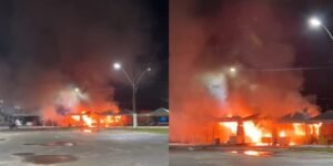 Fogo atingiu pelo menos cinco estruturas usadas para a venda de alimentos durante a madrugada; Corpo de Bombeiros foi acionado e conseguiu impedir que as chamas avançassem