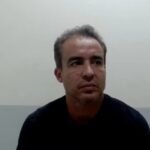 Segundo registro policial, companheira afirmou ter sido segurada pelo pescoço durante uma discussão; ex-atleta negou agressão física