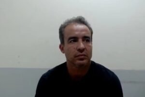 Segundo registro policial, companheira afirmou ter sido segurada pelo pescoço durante uma discussão; ex-atleta negou agressão física