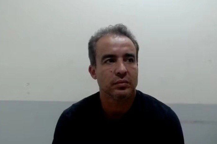 Segundo registro policial, companheira afirmou ter sido segurada pelo pescoço durante uma discussão; ex-atleta negou agressão física