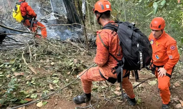Queda de helicóptero deixa quatro mortos no Rio de Janeiro