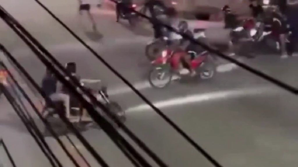 Briga aconteceu em uma área residencial da Cidade Nova na noite desta quarta-feira (9) e foi registrada em vídeos