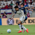 Jogadores de Remo e Bahia disputando bola