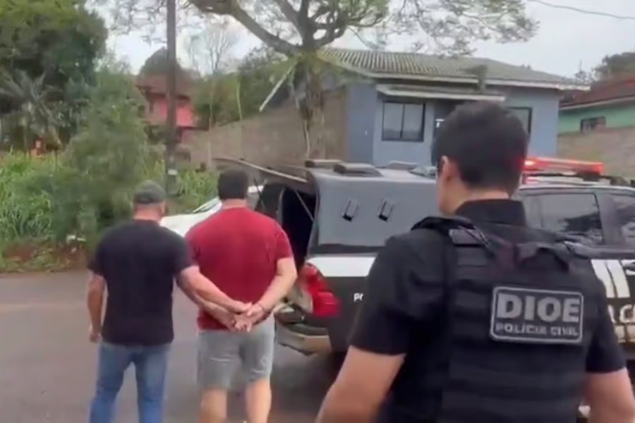 Na imagem em destaque, momento da prisão do suspeito no Paraná