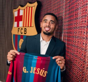 Gabriel Jesus chega ao Barcelona e assina até 2029
