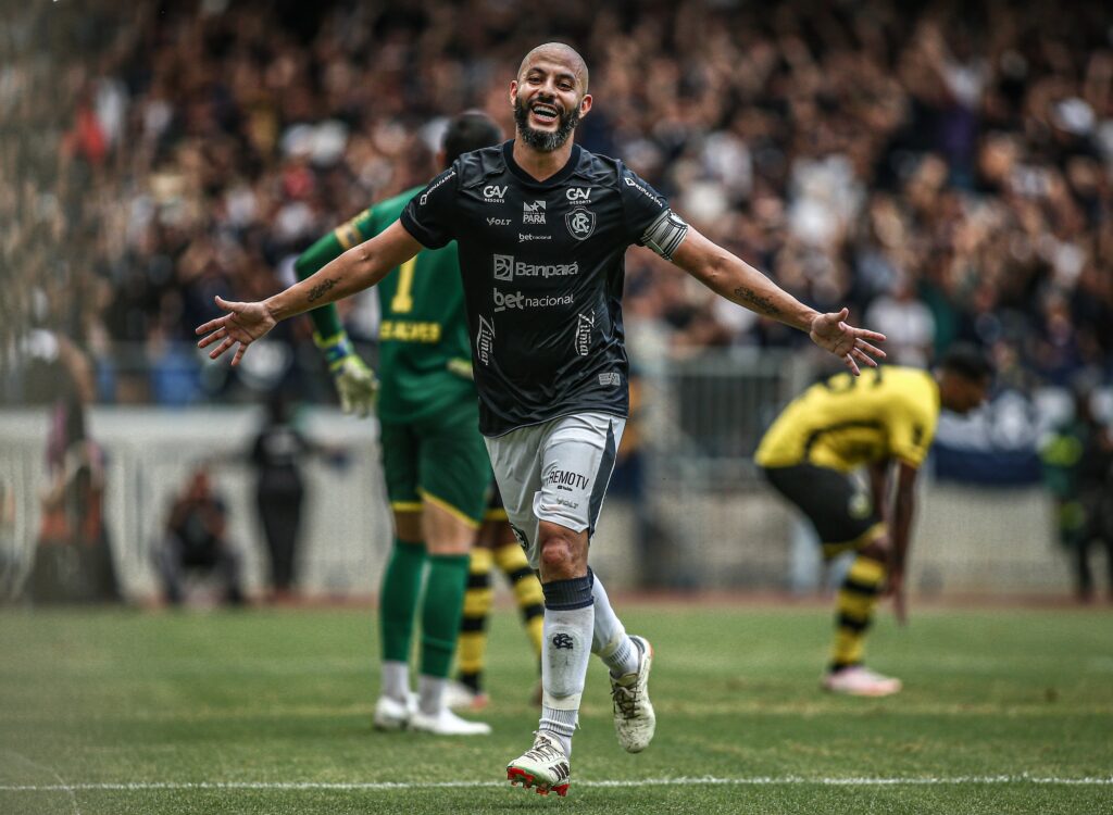 Atacante encerra carreira após nova lesão no joelho; jogador marcou gol decisivo no acesso azulino para a Série B em 2024