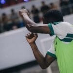 Jacy faz gesto de organizada do Paysandu após vencer o Remo