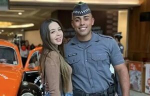 Vinícius Costa Silva foi detido durante o velório da mulher, encontrada morta com um tiro na cabeça; investigação aponta indícios de crime