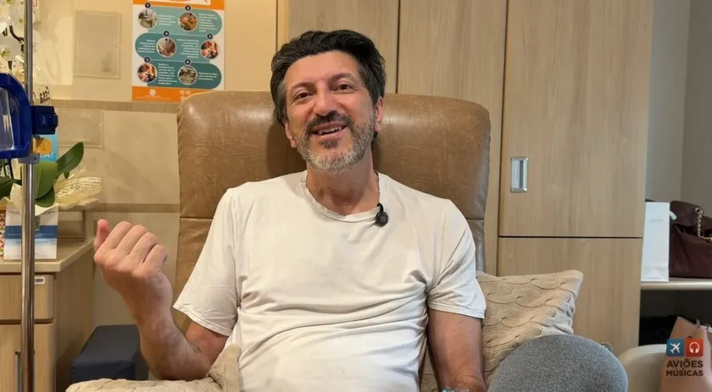 Piloto e youtuber foi diagnosticado com Doença de Creutzfeldt-Jakob; família espera receber a medicação nos próximos dias